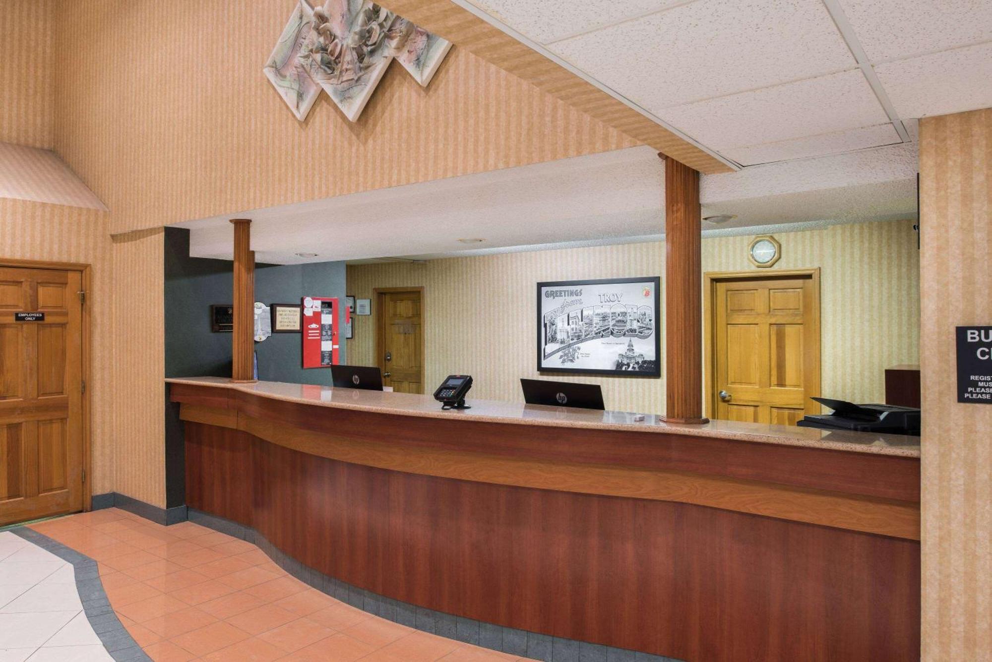 Отель Super 8 By Wyndham Troy Il/St. Louis Area Экстерьер фото